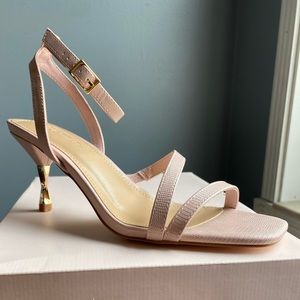 NEW Women’s justfab dress sandals.